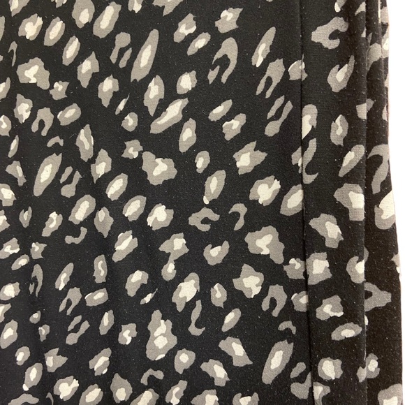 Black and White Animal Print Scarf - Picture 4 of 8